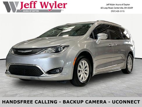 Used 2018 Chrysler Pacifica Touring-L FWD image 1