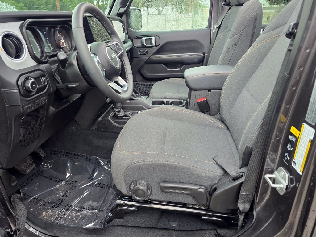 Used 2026 Jeep Wrangler Unlimited Sahara AWD/4WD image 16