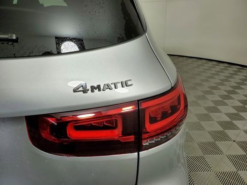 Used 2021 Mercedes-Benz GLB 250 4MATIC image 7