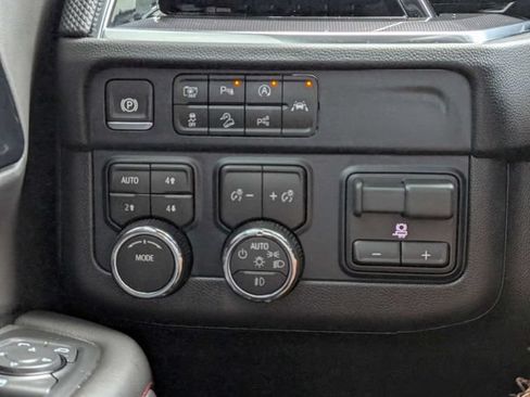 Used 2026 Chevrolet Suburban RST w/ Sun And Tow Package AWD/4WD image 23