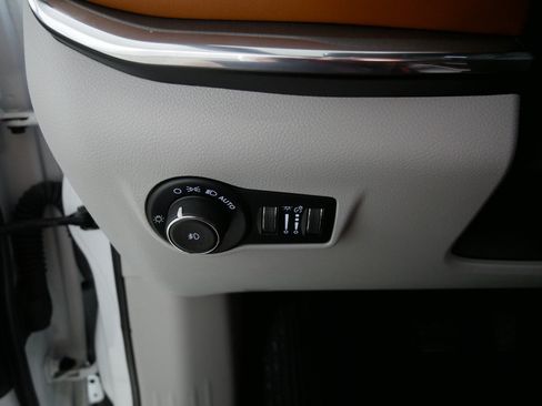 Used 2023 Jeep Compass Limited AWD/4WD image 26