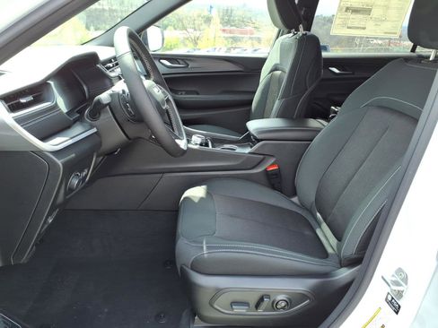 New 2026 Jeep Grand Cherokee L 4WD image 6