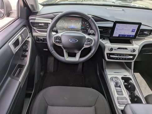 Used 2024 Ford Explorer XLT RWD image 15