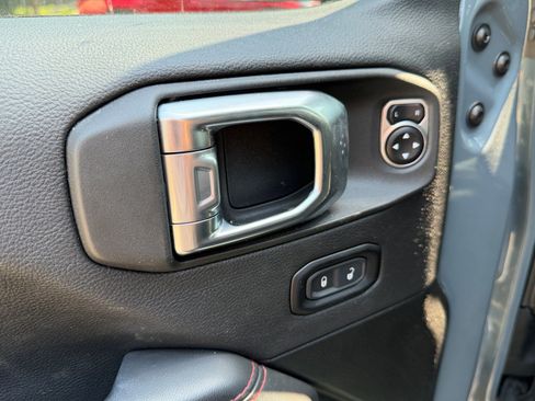 Used 2025 Jeep Wrangler Unlimited Rubicon AWD/4WD image 10