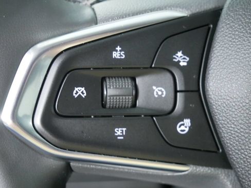 Used 2025 Chevrolet Trax ACTIV w/ Sunroof Package FWD image 25