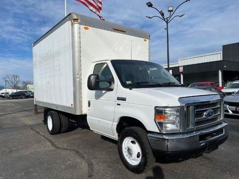 Used 2017 Ford E-350 and Econoline 350 Super Duty w/ Power Windows & Locks Group RWD image 4