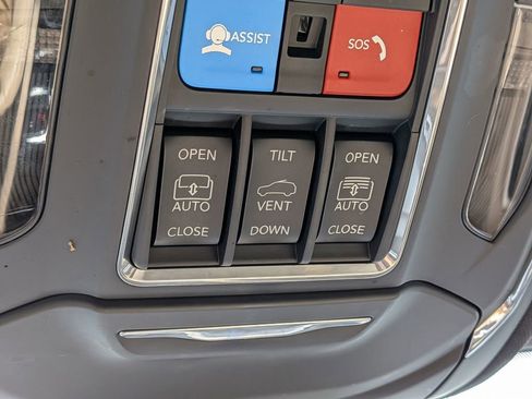 Used 2022 Jeep Grand Cherokee Limited 4xe image 24