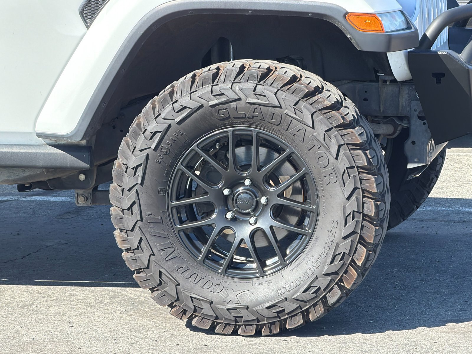 Used 2018 Jeep Wrangler Unlimited Sahara AWD/4WD image 36