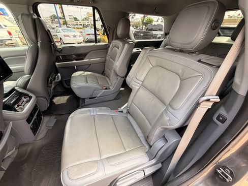 Used 2018 Lincoln Navigator Reserve w/ Technology Package AWD/4WD image 33