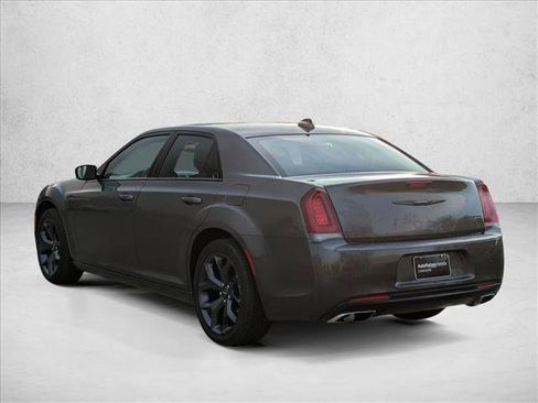 Used 2023 Chrysler 300 Touring w/ Sport Appearance Package image 8