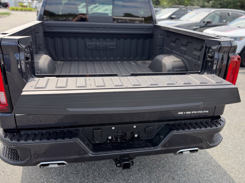 Used 2025 GMC Sierra 1500 Denali w/ Technology Package AWD/4WD image 5