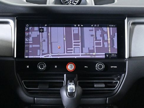 Certified 2026 Porsche Macan AWD/4WD image 15
