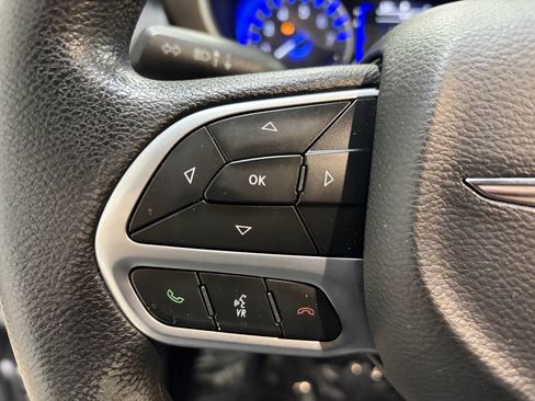 Used 2021 Chrysler Voyager Lxi image 17