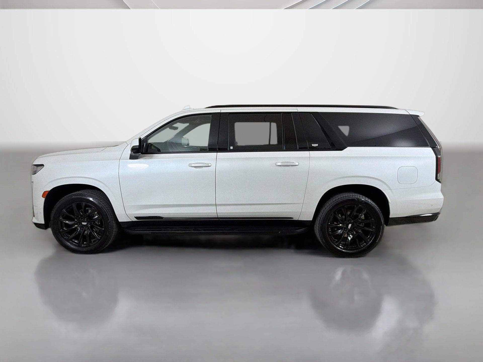 Used 2024 Cadillac Escalade ESV Sport w/ LPO, ONYX Package AWD/4WD image 2