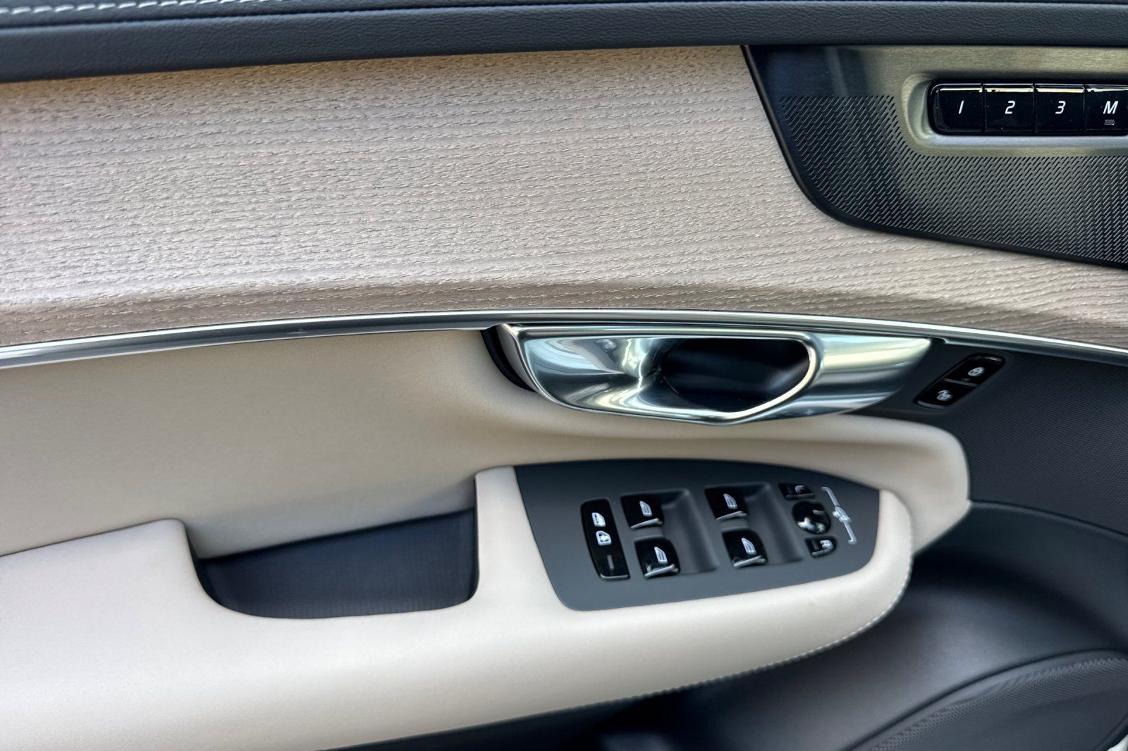 New 2026 Volvo XC90 B5 Ultra AWD/4WD image 8