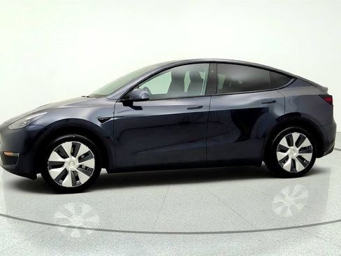 Used 2024 Tesla Model Y Long Range RWD image 8