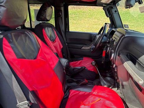 Used 2018 Jeep Wrangler Unlimited Sport S image 13