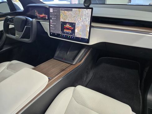 Used 2023 Tesla Model X AWD/4WD image 5