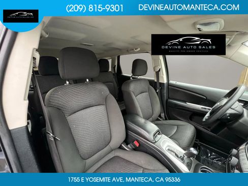 Used 2019 Dodge Journey SE image 26