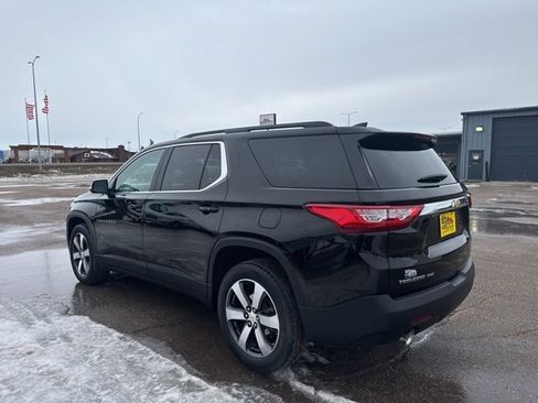 Used 2021 Chevrolet Traverse LT w/ LT Premium Package image 5