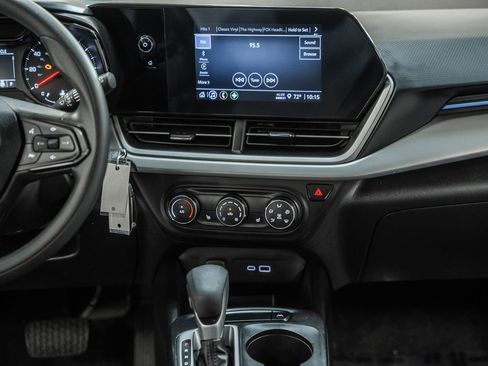 Used 2024 Chevrolet Trax LS w/ LS Convenience Package image 18