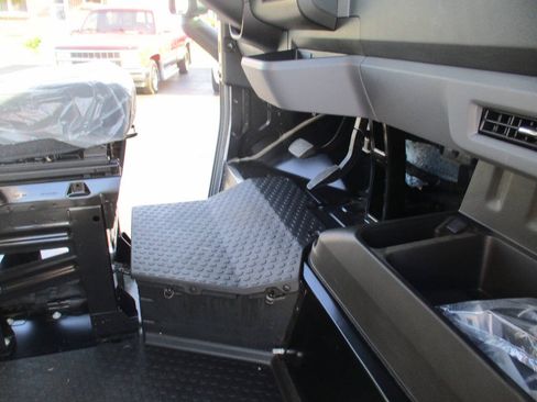 Used 2024 Chevrolet Brightdrop 600 w/ Commercial Equipment Package AWD/4WD image 24
