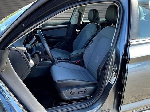 Used 2025 Volkswagen Jetta SE FWD image 20