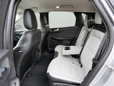 Used 2024 Ford Escape SE FWD image 11