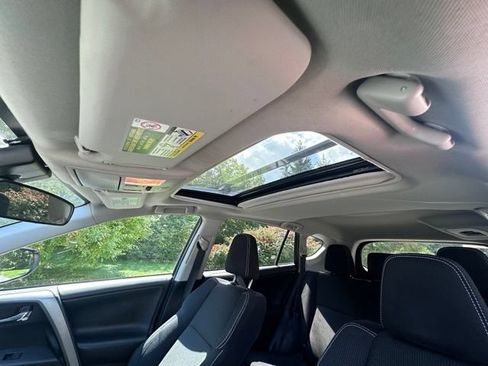 Used 2018 Toyota RAV4 XLE AWD/4WD image 13