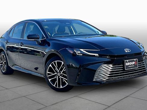 Used 2026 Toyota Camry XLE w/ Premium Package AWD/4WD image 3