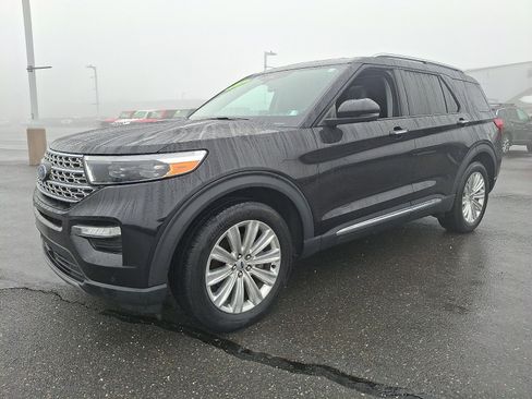 Certified 2022 Ford Explorer Limited w/ Limited Technology Package image 3