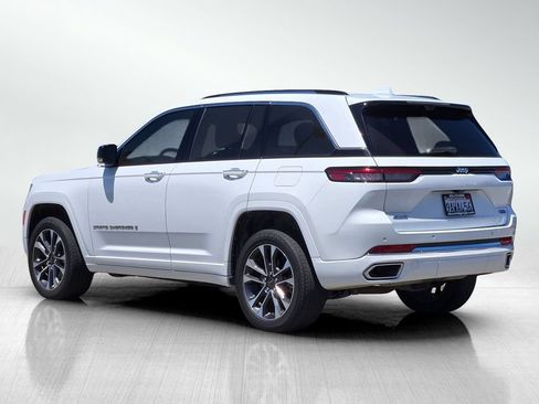 Used 2022 Jeep Grand Cherokee Overland w/ Luxury Tech Group IV AWD/4WD image 6
