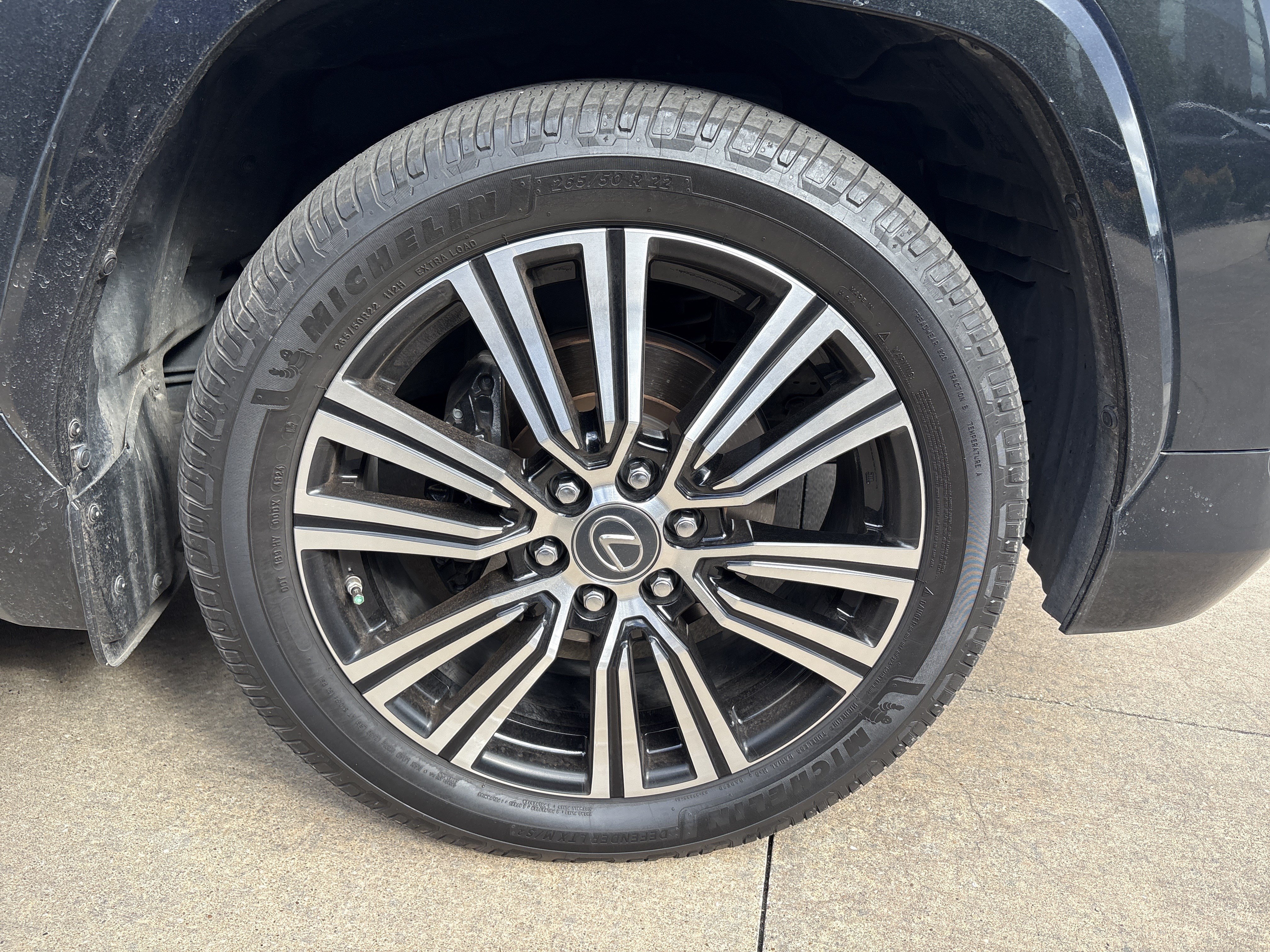 Used 2024 Lexus LX 600 4WD w/ Appearance Package image 13
