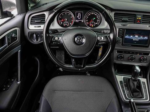 Used 2016 Volkswagen Golf SE image 16