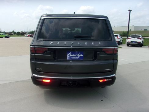 Used 2024 Jeep Wagoneer Series III w/ Flexible Seating Group AWD/4WD image 4