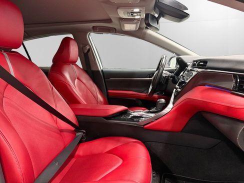 Used 2020 Toyota Camry XSE image 14