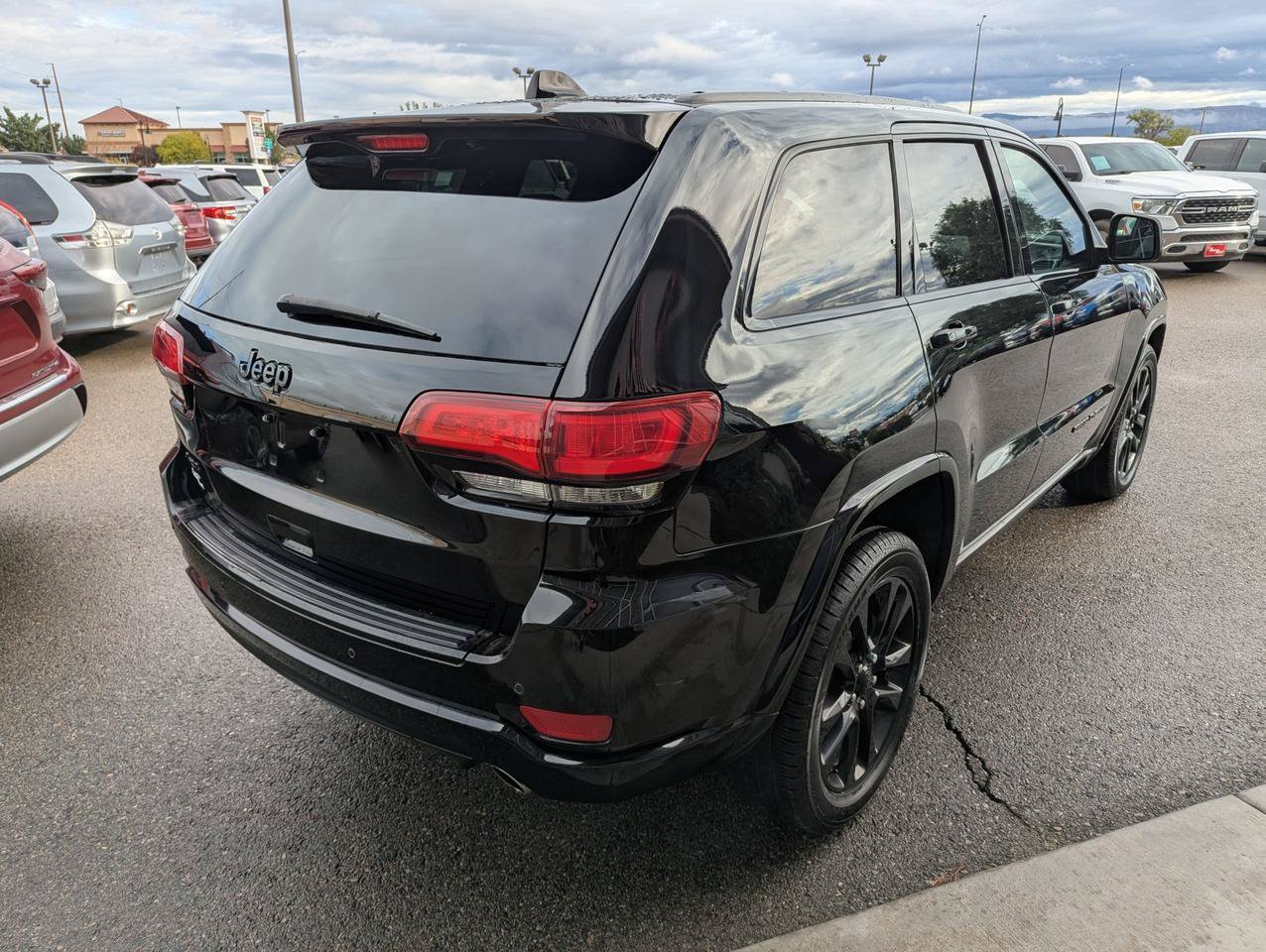 Used 2017 Jeep Grand Cherokee Altitude AWD/4WD image 6