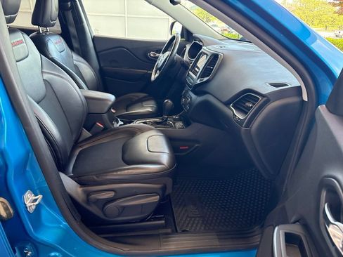 Used 2019 Jeep Cherokee Trailhawk w/ Cold Weather Group AWD/4WD image 39