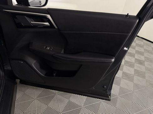 Used 2025 Mitsubishi Outlander SE FWD image 35