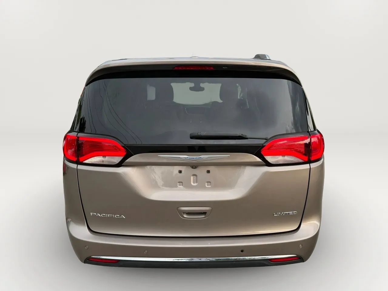 Used 2017 Chrysler Pacifica Limited FWD image 4