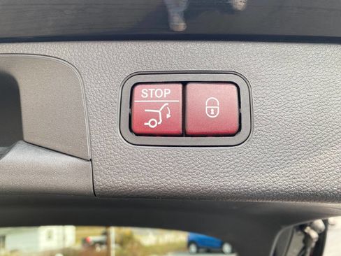 Used 2019 Mercedes-Benz GLC 300 4MATIC image 27