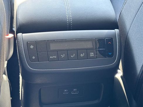 New 2025 Nissan Pathfinder SV w/ Black Appearance Package image 31