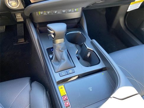 New 2025 Lexus ES 300h w/ Luxury Package image 19