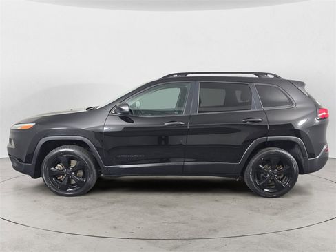 Used 2017 Jeep Cherokee Altitude image 2
