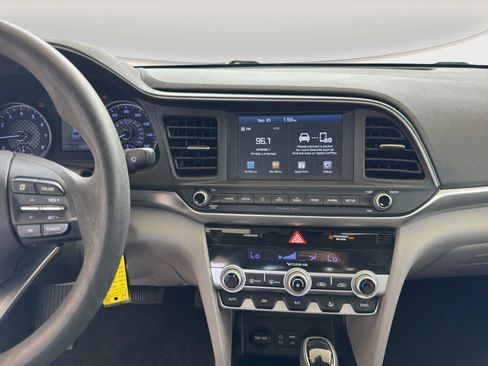 Used 2020 Hyundai Elantra SEL image 15