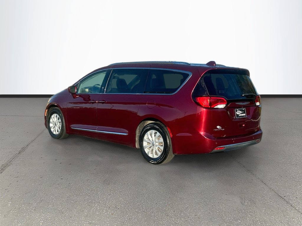 Used 2018 Chrysler Pacifica Touring-L FWD image 5