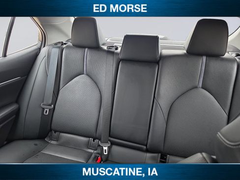 Used 2021 Toyota Camry XLE w/ Navigation Upgrade Package image 13