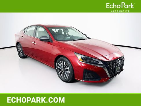 Used 2024 Nissan Altima 2.5 SV image 1