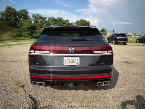 Used 2024 Volkswagen Atlas Cross Sport SEL R-Line AWD/4WD image 7