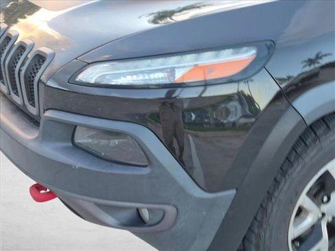 Used 2015 Jeep Cherokee Trailhawk w/ Cold Weather Group AWD/4WD image 9